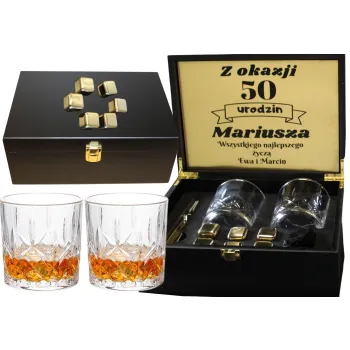 Zestaw do Whisky z Grawerem – Personalizowany Prezent z Szklankami i Kostkami – Idealny na Urodziny i Okazje